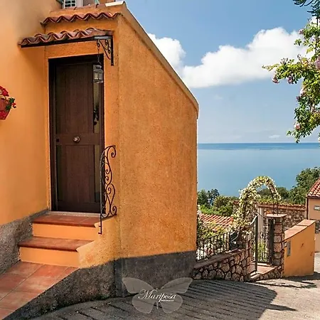 Mariposa Bed & Breakfast 3*