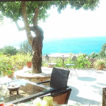 Mariposa Bed & Breakfast 3*