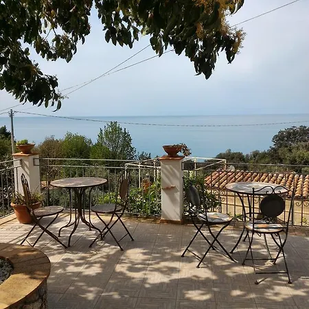 Mariposa Bed & Breakfast 3*