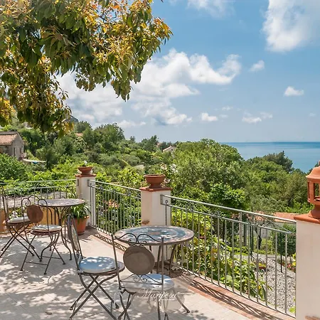 Mariposa Bed & Breakfast