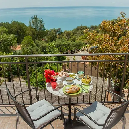 Bed & Breakfast Mariposa 4*