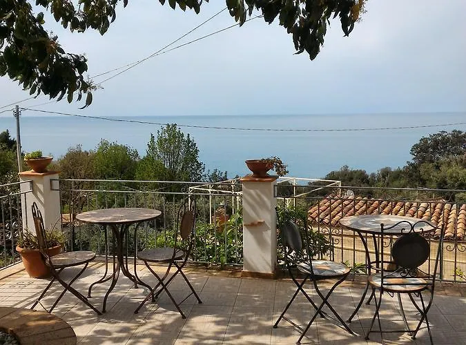 Mariposa Bed & Breakfast 4*